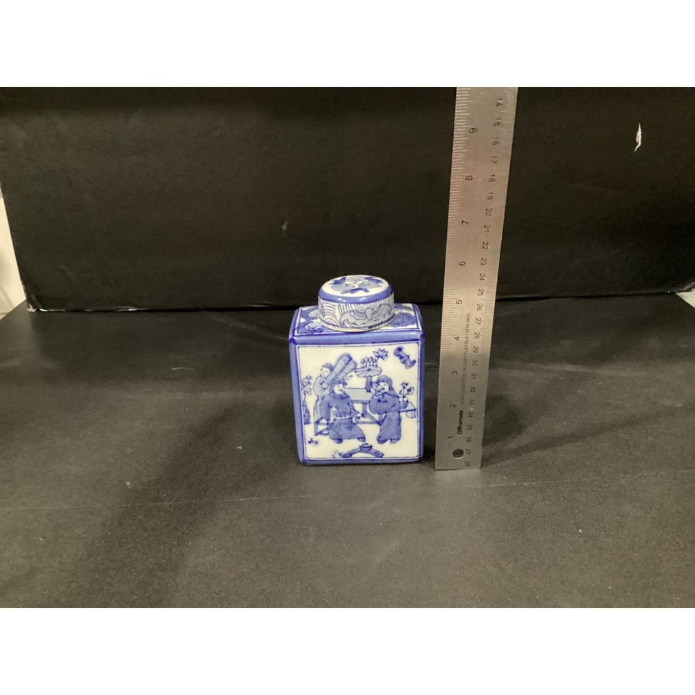 Chinese Chinoiserie Blue and White Porcelain Tea Caddy with Lid - Asain Decor